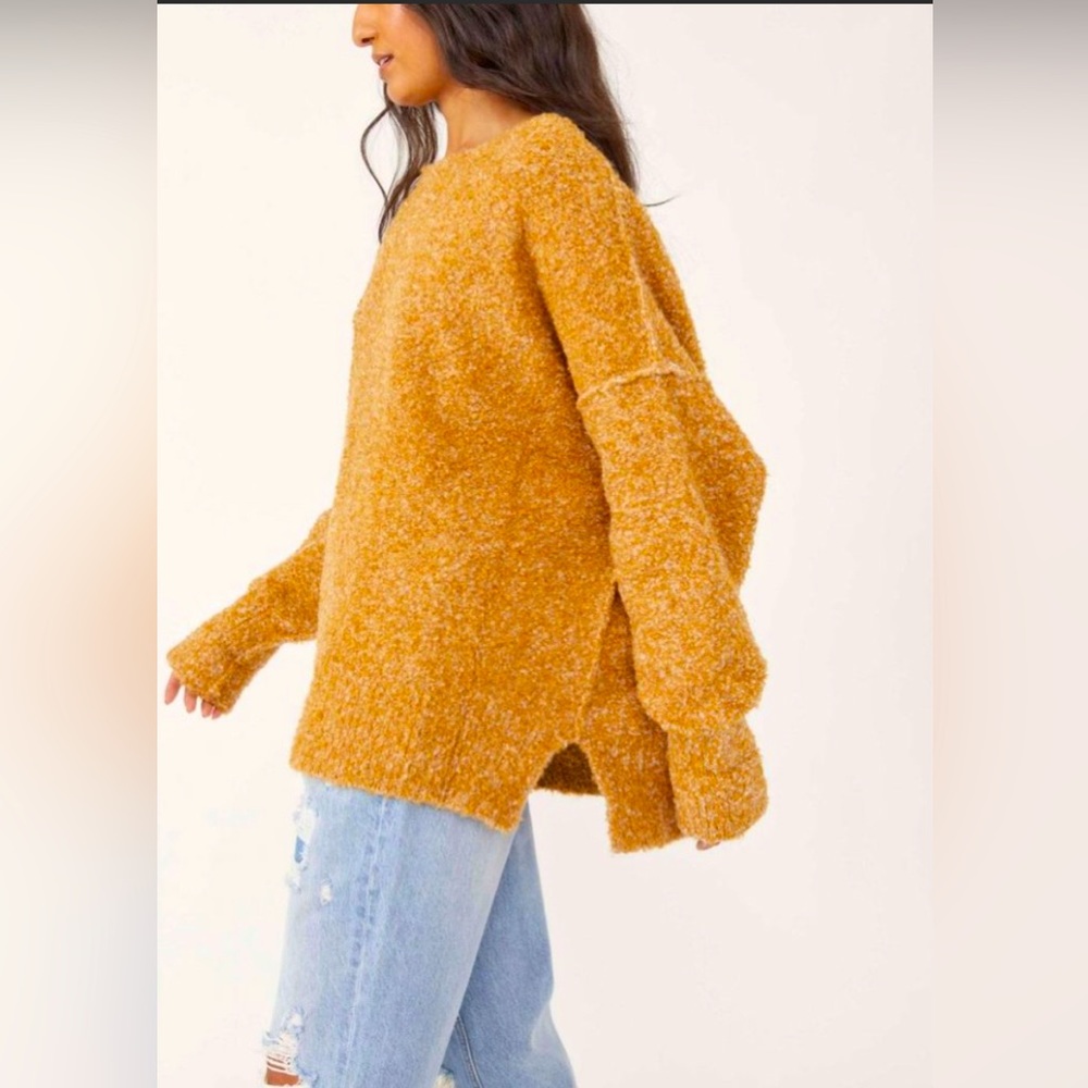 SMALL- FREE PEOPLE OVERSIZED SWEATER